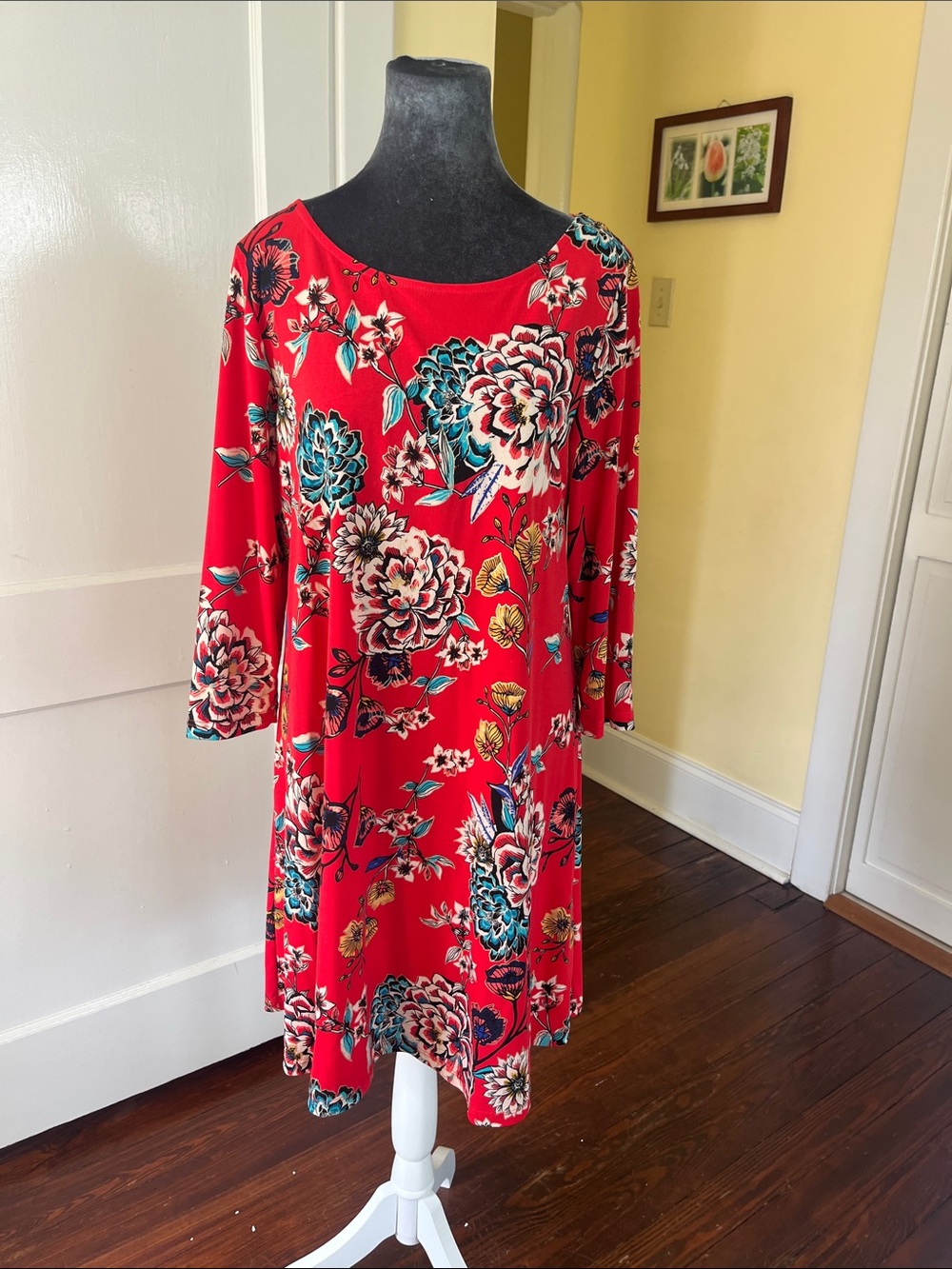 Roz & Ali Red Floral Top with Gold Accents